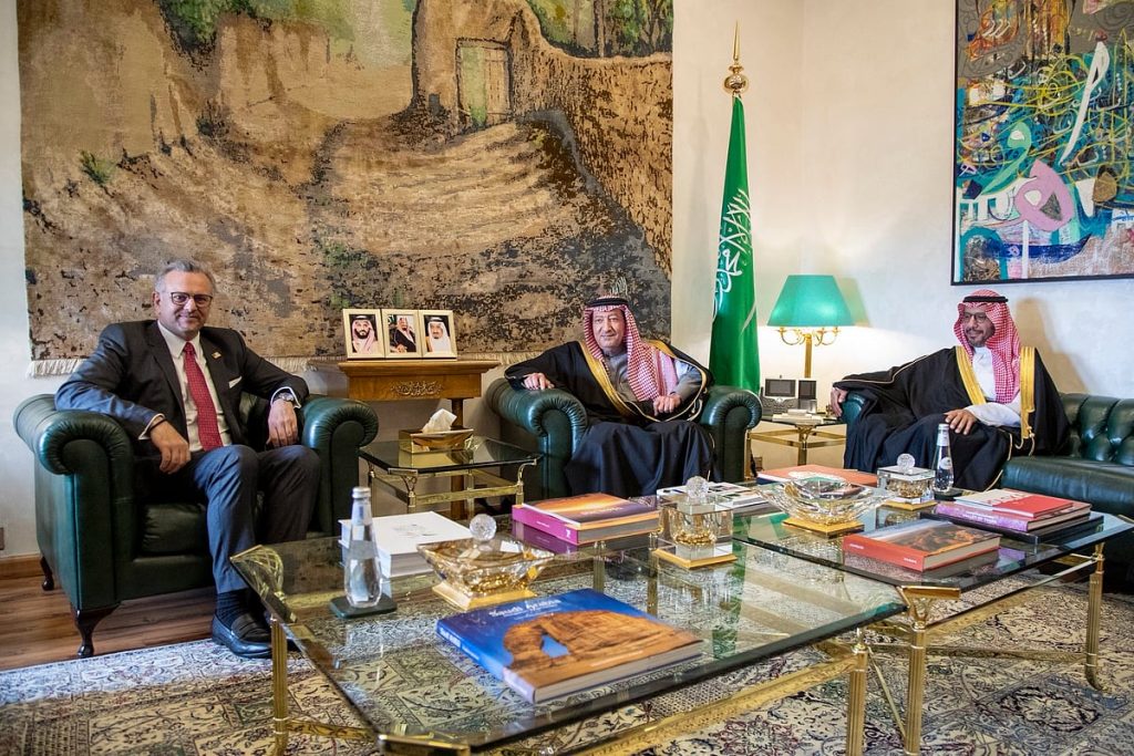 نائب وزير الخارجية يبحث تعزيز العلاقات مع كبير مستشاري الرئيس الأمريكي ajel2F2025 12 162Ficso7ljp2FG8Sxi5kXEAYSduE