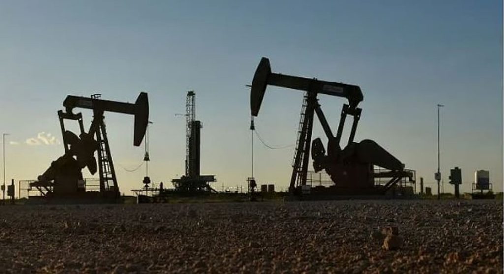 انخفاض النفط بفعل محادثات أوكرانيا وبيانات ضعيفة من الصين ajel2F2025 12 162Fruo7po3s2FCapture