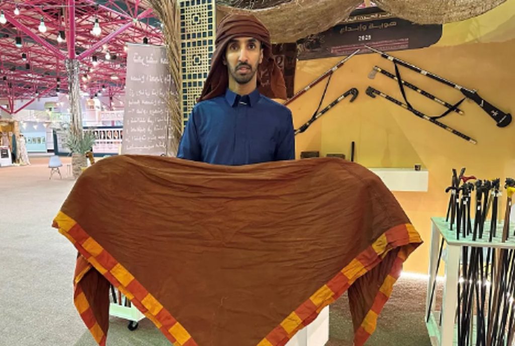 المصدّع الحجازي.. لباس تقليدي يجسّد الموروث الثقافي في معرض «حرفة مكة» ajel2F2025 12 172Fa5woci2s2FCapture