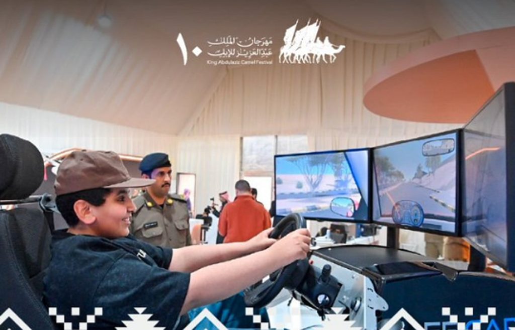 المرور يتيح لزوّار معرض واحة الأمن بمهرجان الملك عبدالعزيز للإبل تجربة جهاز المحاكاة ajel2F2025 12 202Fkv328bcu2F66