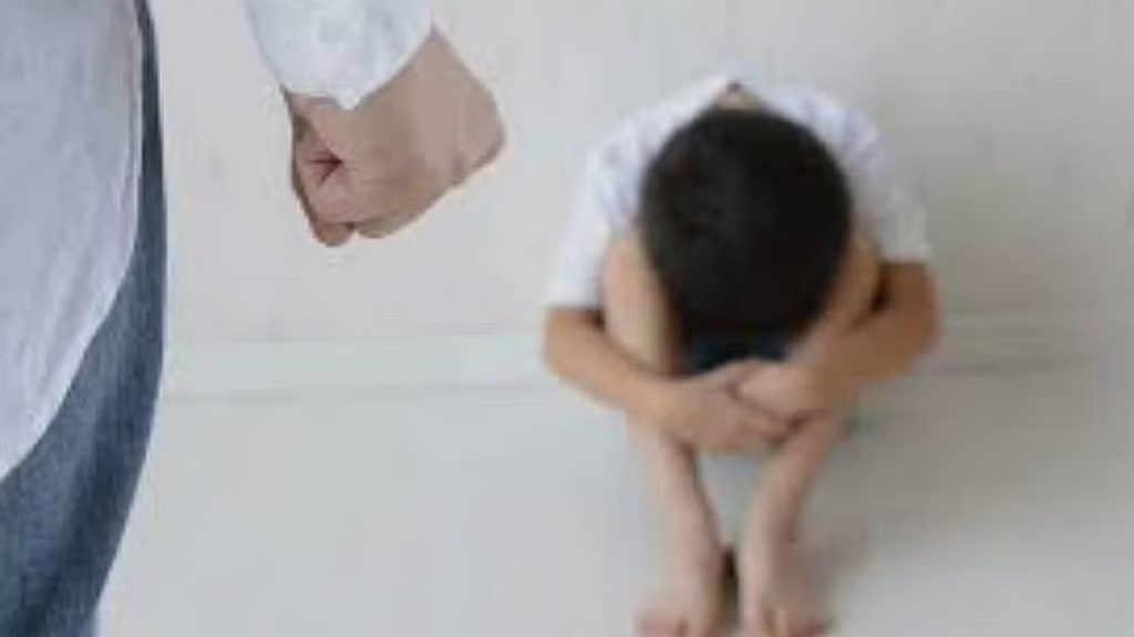 أخصائية نفسية: الصراخ والضرب من أكثر الأخطاء التربوية شيوعًا ajel2F2025 12 252Fvesh2nej2Fajel2022 03cdc3bc19 9eb7 4274 bb8f 7c4a54cb11f91.avif