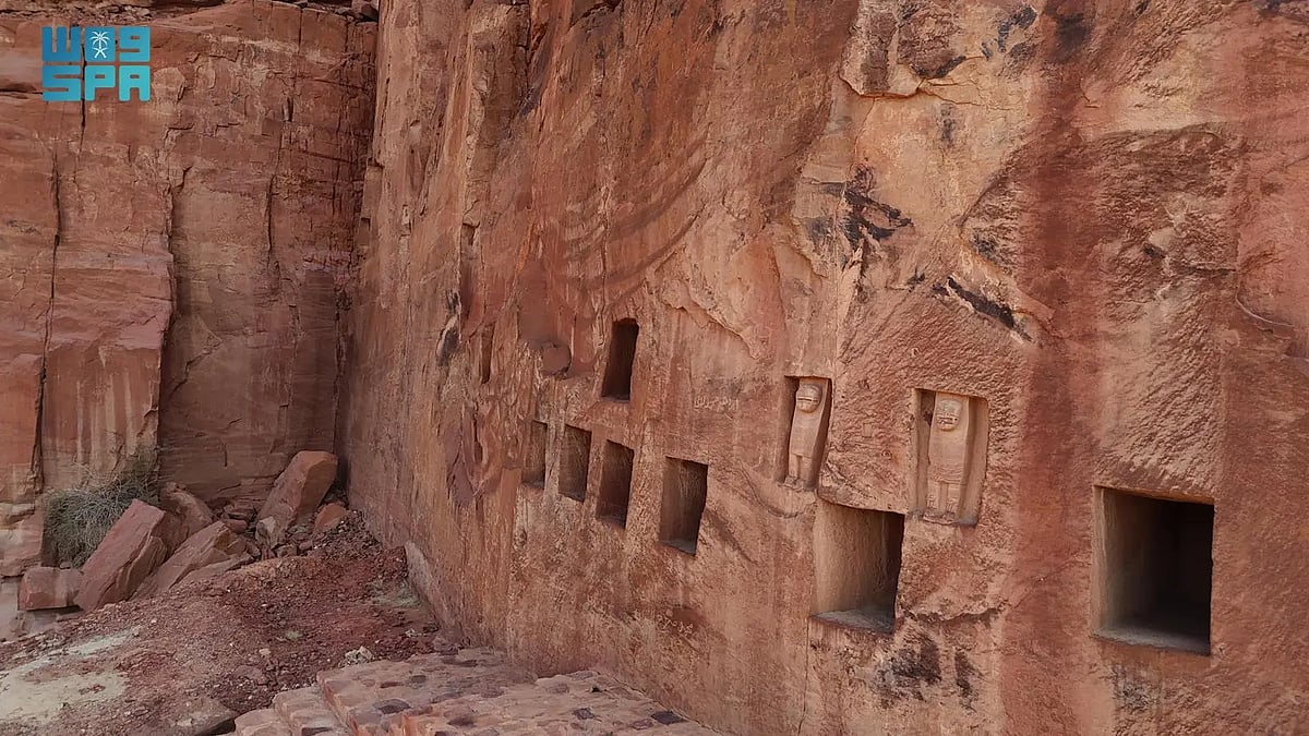 مقابرُ الأسود بالعُلا.. امتداد تاريخي من الألفية الأولى قبل الميلاد 1 bvYLhkwTBQL4F52HnIir87pgicjBuo93Ch2a6T6s.webp