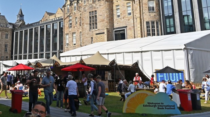 دراسة حالة التدريس في كلية إدارة الأعمال: هل رعاية الفنون الآن محفوفة بالمخاطر؟ https3A2F2Fd1e00ek4ebabms.cloudfront.net2Fproduction2Fa0e3cdf4 5d2b 4111 9513 5a9b35d61038