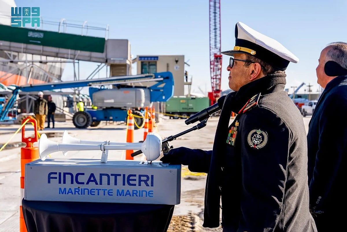 ضمن مشروع «طويق».. القوات البحرية تعوِّم في الولايات المتحدة أولى سفنها القتالية 5