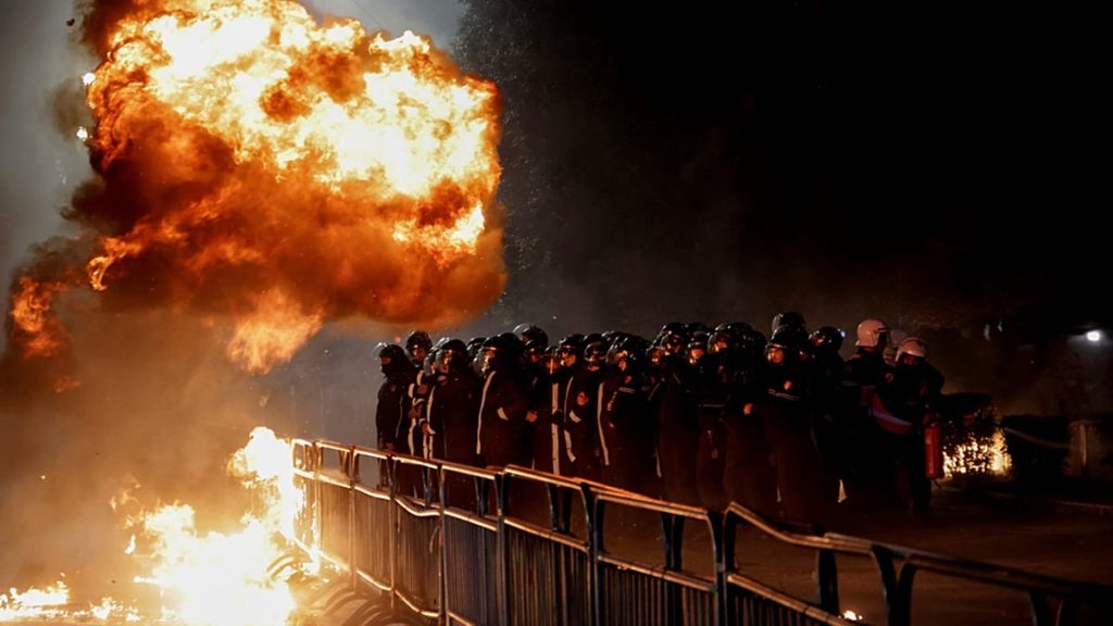 اندلعت اشتباكات خلال احتجاج مناهض للحكومة في تيرانا 1200x675 cmsv2 4dacab79 efb6 5efb a43a d139be001fe1 9625207