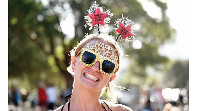 أهالي كيريتيماتي أول مستقبلي العام الجديد.. وساموا آخرهم 1767226390 image