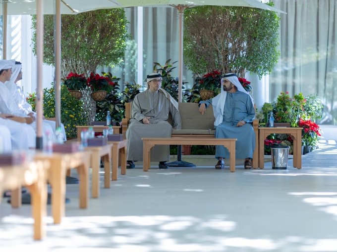 محمد بن راشد يلتقي منصور بن زايد ويبحثان آفاق التنمية الشاملة لرفعة الوطن وخدمة المواطن 1767275031 image