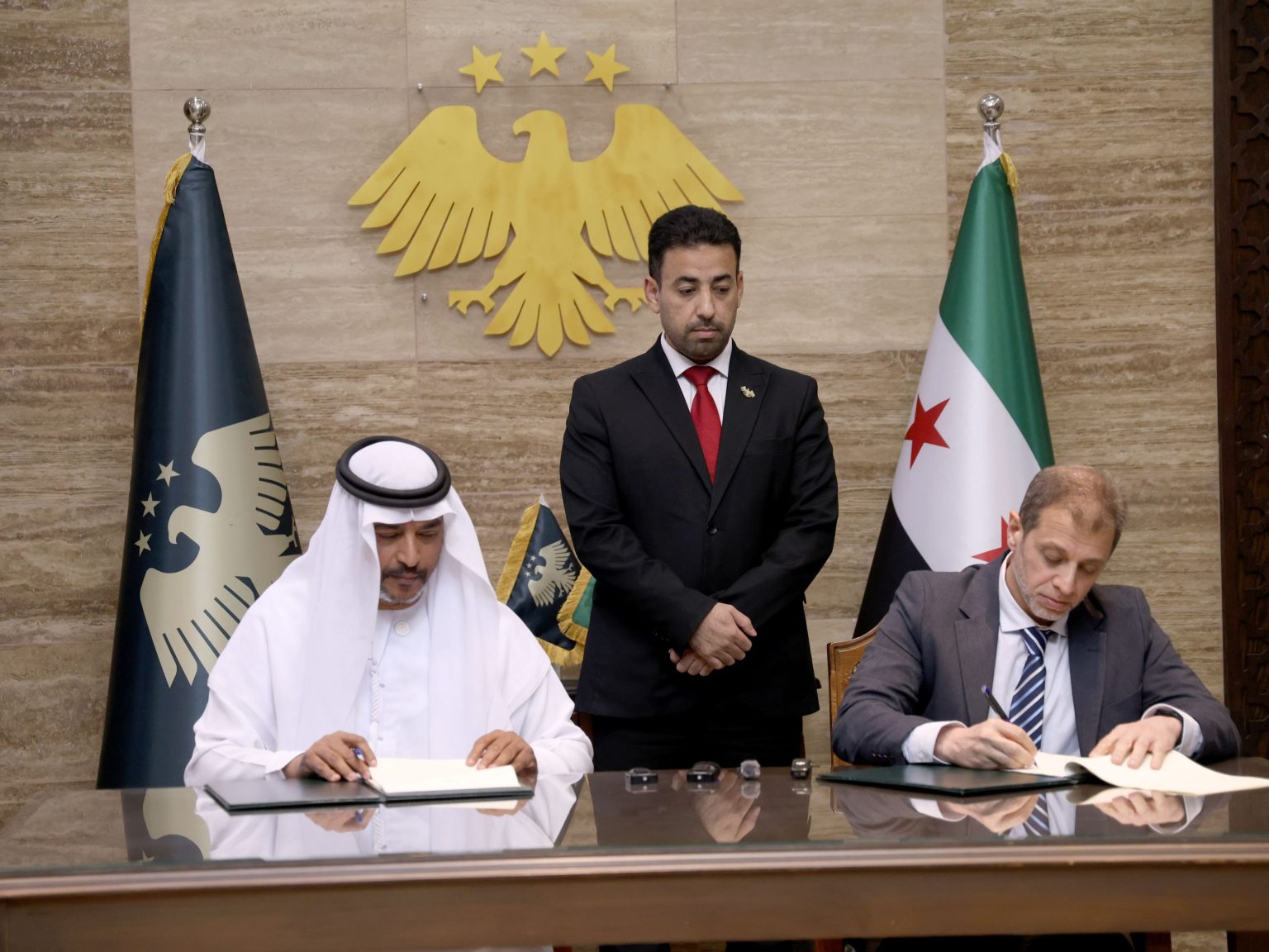 برنامج جاهزية “السوري – الإماراتي” يبدأ تأهيل 10 آلاف عامل في الخطوط الأمامية 1767710068 image