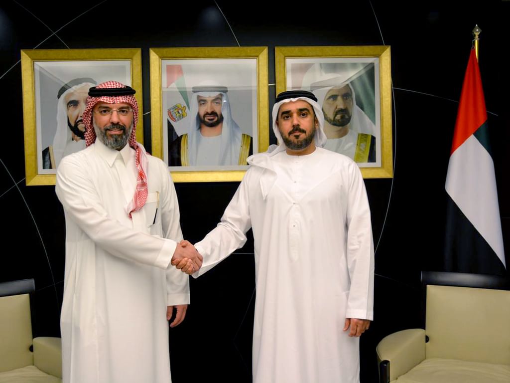 نائب مدير مكتب وزارة الخارجية في دبي يتسلّم البراءة القنصلية من القنصل العام للمملكة العربية السعودية 1767869541 image