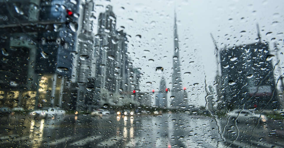 طقس الإمارات غداً.. غائم جزئياً مع فرصة سقوط أمطار 1767965864 image