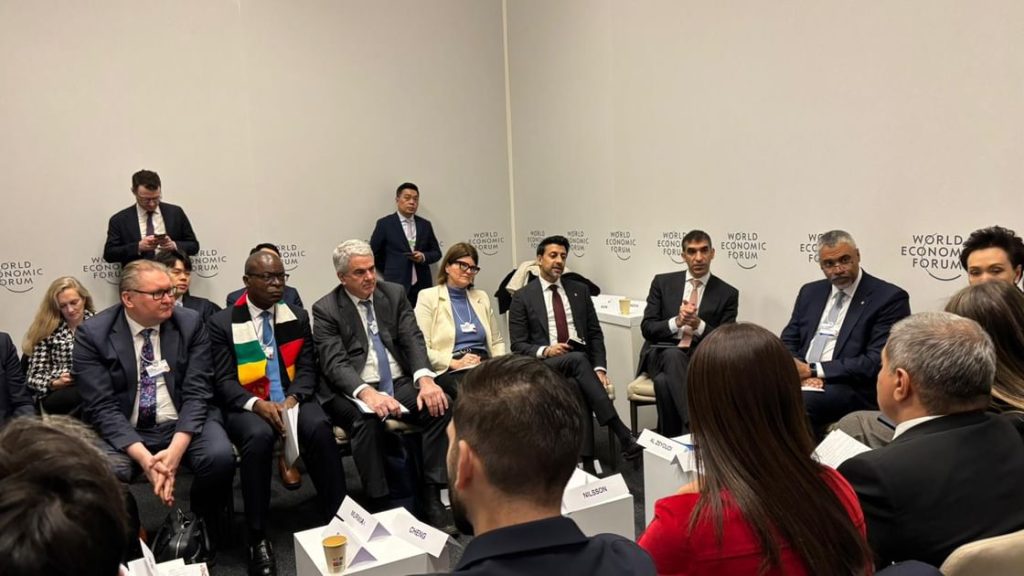 الإمارات والمنتدى الاقتصادي العالمي يصدران في دافوس النسخة الثالثة من تقرير تكنولوجيا التجارة 1769104018 image