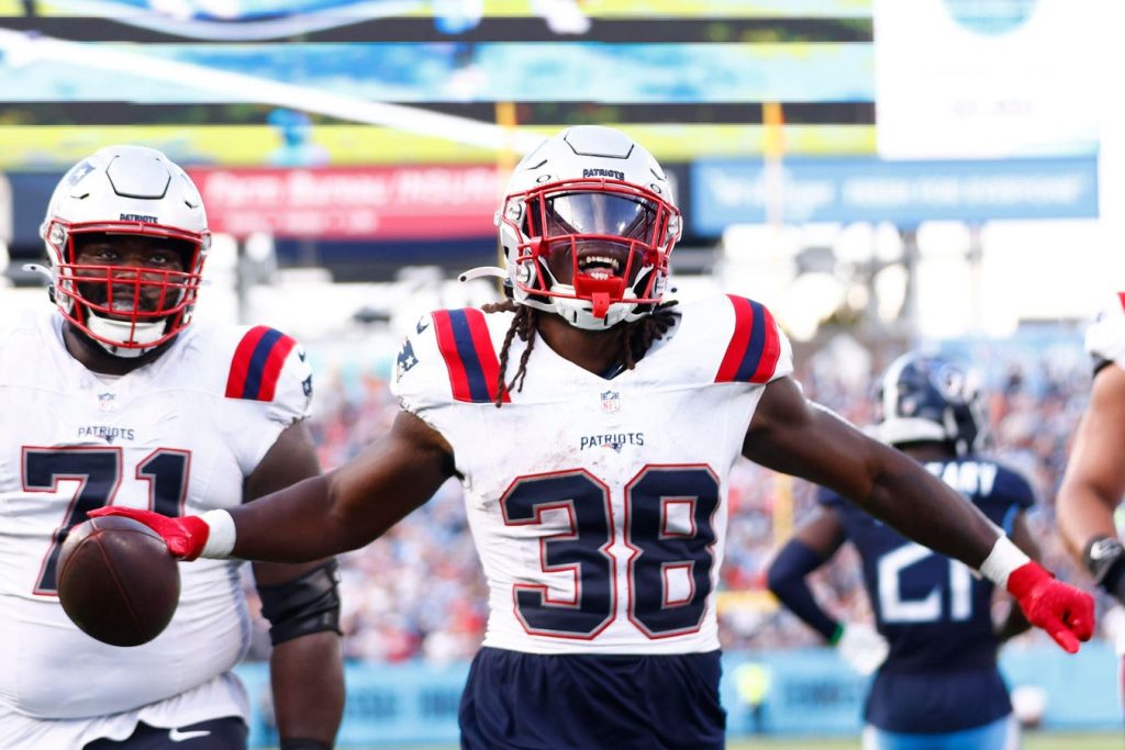 الدعائم لاعب بطولة المؤتمر الآسيوي: ستيفنسون وهارفي 1769125263 0x0