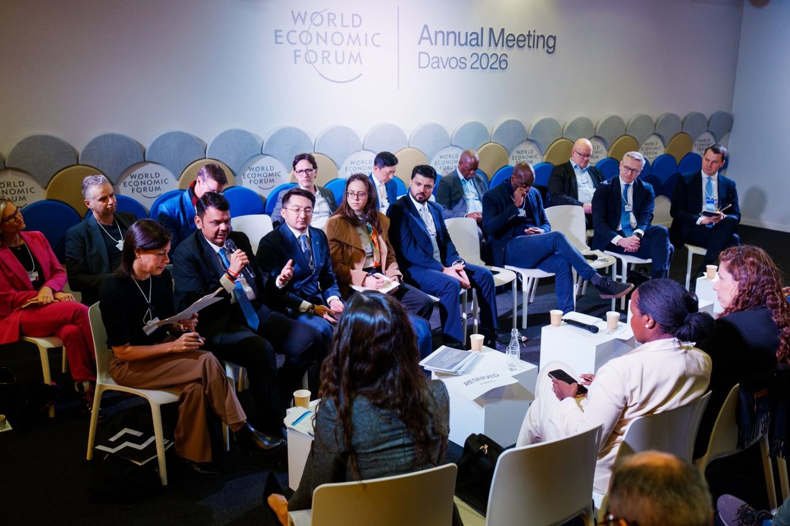 حكومة الإمارات تستعرض في “دافوس” تجارب تصفير البيروقراطية وتطوير الخدمات 1769172551 image