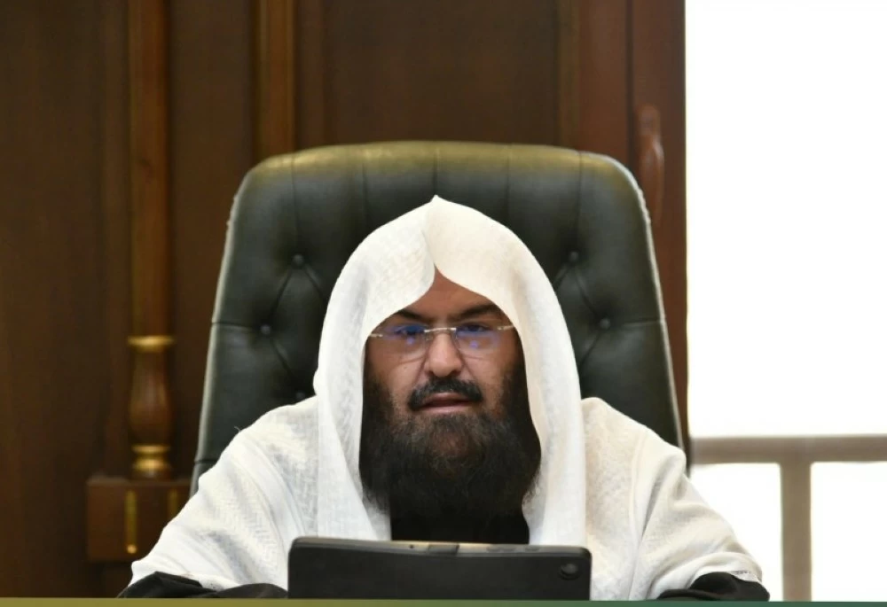 السديس لقيادات نسوية برئاسة الحرمين: مزيدا من العناية وحسن التعامل لخدمة الزائرات – أخبار السعودية 2642047.webp