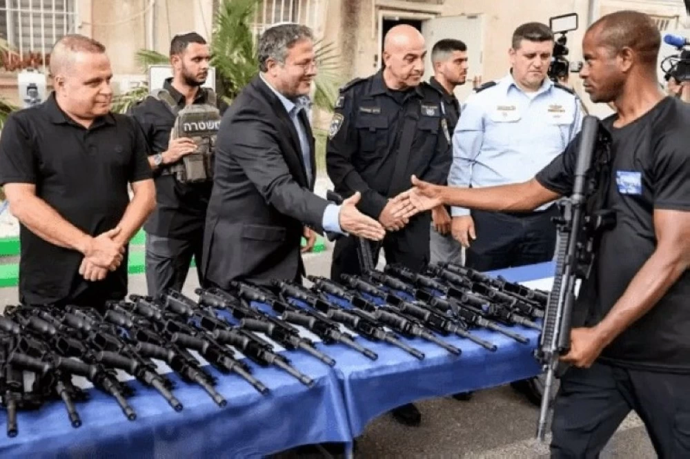 أزمة بين روما وتل أبيب.. مستوطن يذل دبلوماسيين إيطاليين بالسلاح في الضفة – أخبار السعودية 2653253.webp