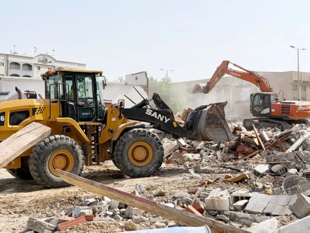 ضمن خطط تحسين المشهد الحضري.. أمانة جدة تواصل إزالة المباني المتهالكة في «الرويس» – أخبار السعودية 2654126.webp