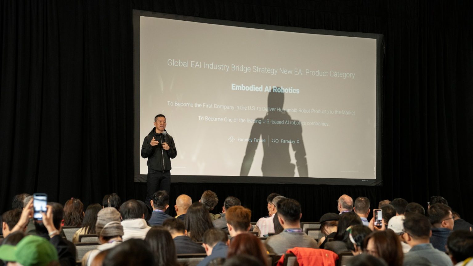 فاراداي فيوتشر تكشف خارطة طريق FX Super One للإنتاج التجاري والمبيعات والتسليم وخدمات ما بعد البيع، وتعلن دخولها قطاع الروبوتات المدعومة بالذكاء الاصطناعي WhatsApp Image 2026 01 10 at 7.45.23 PM