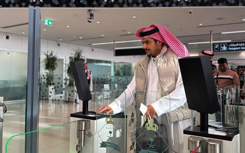 الجوازات تواصل استقبال ضيوف الرحمن القادمين لأداء مناسك العمرة ajel2F2026 01 022F1vyglojq2FG9QfqWAXoAANTrT