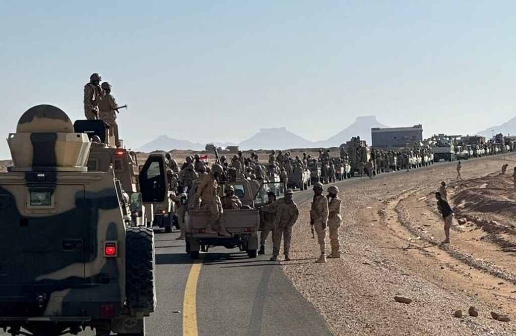 مدنيون بالمكلا يعترضون مركبات عسكرية تابعة لقوات «الانتقالي» ajel2F2026 01 032F5ctqt0fp2F9090909090909