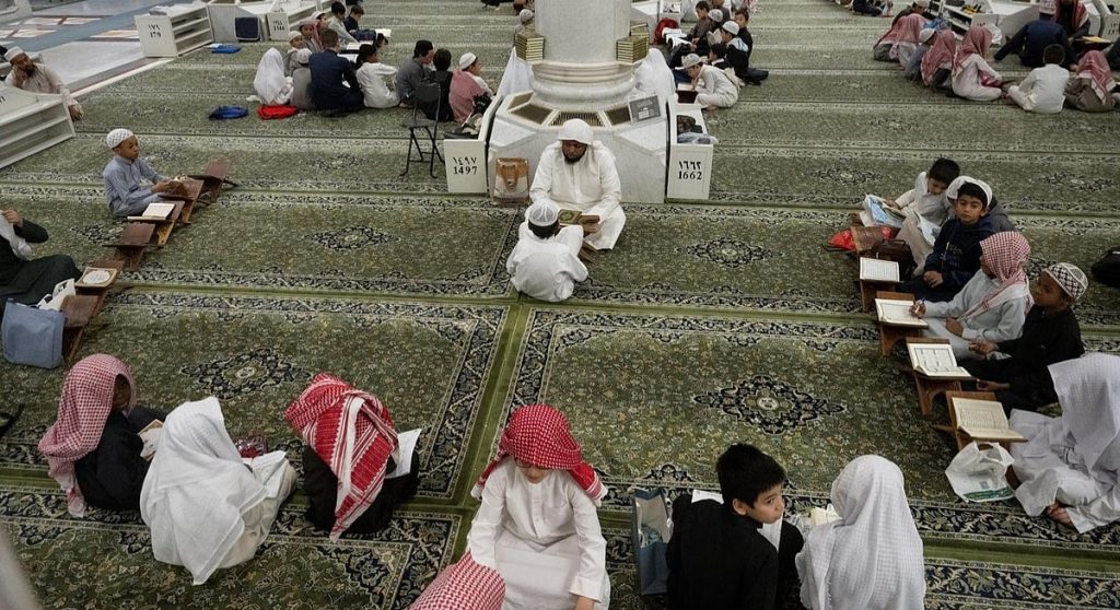 940 ألف طالب حول العالم يستفيدون من برامج التعليم عن بُعد في حلقات المسجد النبوي ajel2F2026 01 092Fxqbkdmwu2FIMG20260109182846