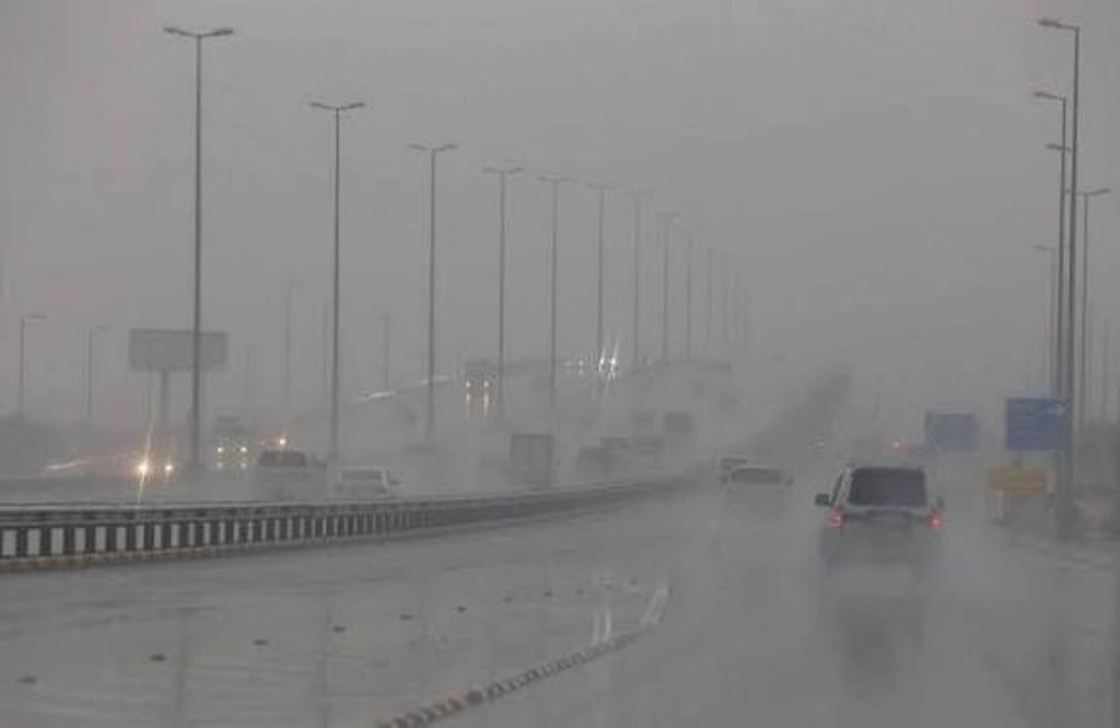 طقس الإثنين.. رياح نشطة تؤدي لانعدام الرؤية الأفقية وأمطار خفيفة وضباب على عدة مناطق ajel2F2026 01 122F853bpk2l2F53294