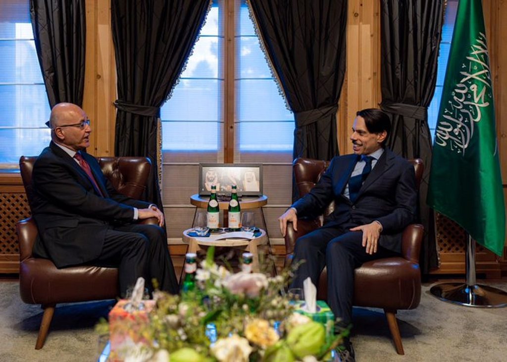 وزير الخارجية يبحث تعزيز التعاون المشترك مع المفوض السامي للأمم المتحدة لشؤون اللاجئين ajel2F2026 01 222Fazupxihw2FGSaNGNXwAETdGa