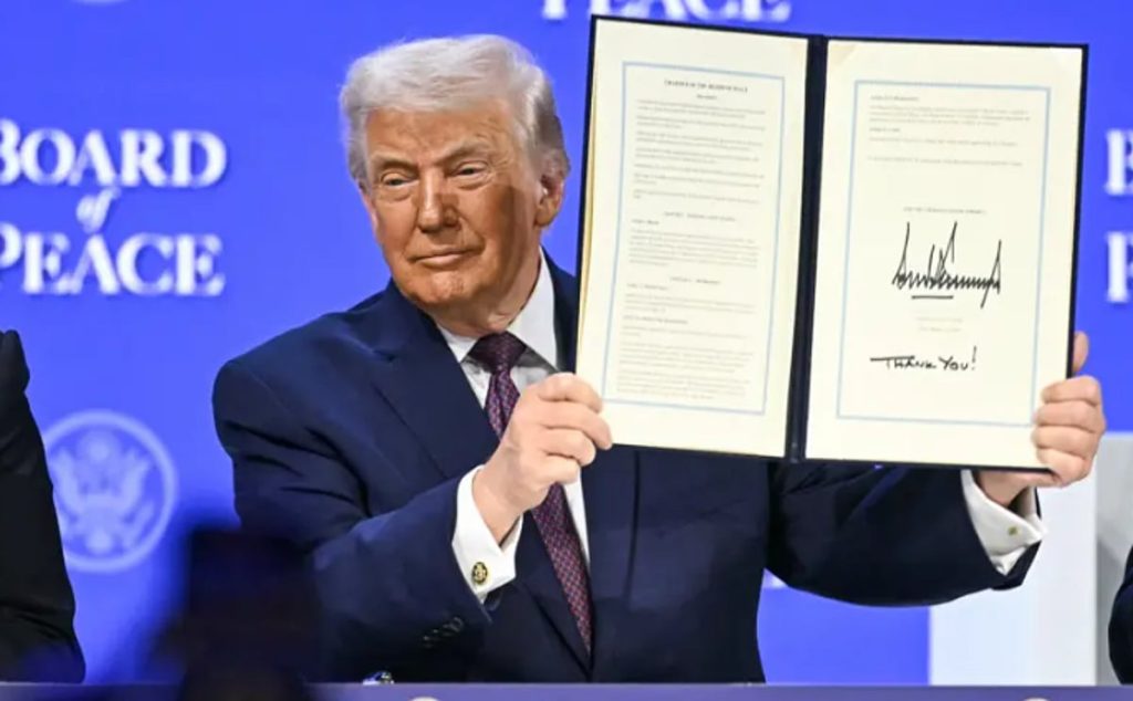 ترمب يوقع على ميثاق مجلس سلام غزة ajel2F2026 01 222Fp3vb5rtn2FGQx4P6WsAAQWb