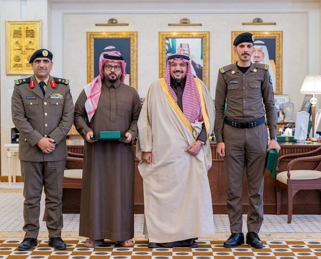 أمير القصيم يكرم رجل أمن ومواطنا لموقفهما الإنساني في مساعدة فتاة من أسرة سودانية تعرضت لحادث مروري ajel2F2026 01 292F9a8n00h22FG0639vbQAA3aCH