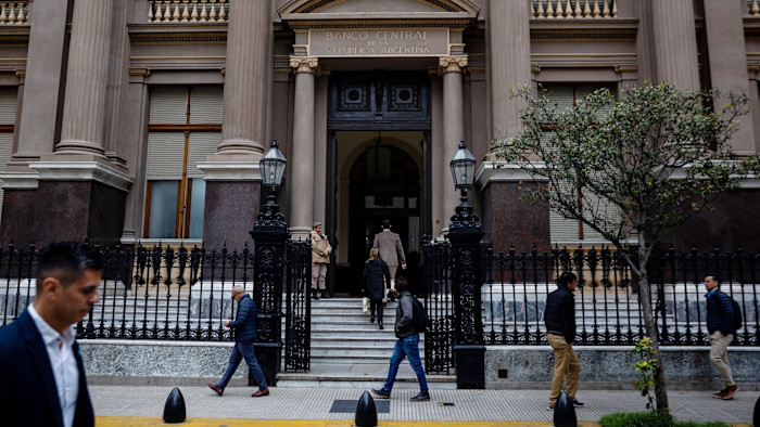 الأرجنتين تلجأ إلى البنوك الأجنبية للحصول على قرض بقيمة 3 مليارات دولار قبل سداد الديون https3A2F2Fd1e00ek4ebabms.cloudfront.net2Fproduction2F394eac6b bcba 4dd0 ad39 786d8e408036