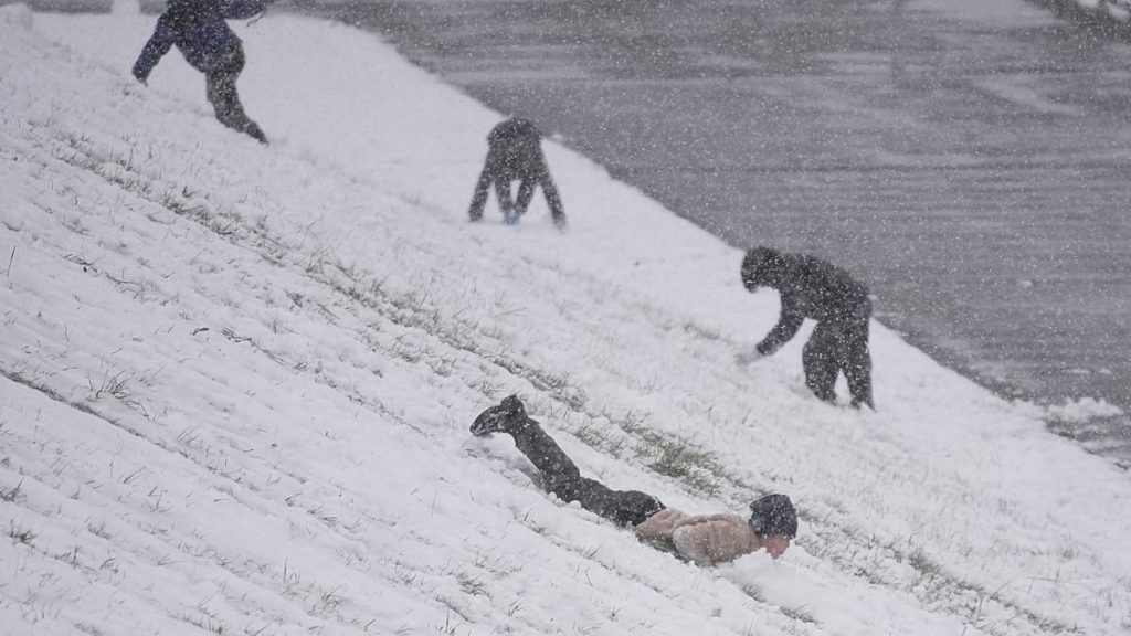 فيديو. المنحوتات الثلجية والجليدية تجذب الزوار إلى مهرجان الشتاء في اليابان 1200x675 cmsv2 16fd8e86 0914 5409 b6e7 3ee999ae1730 9648992