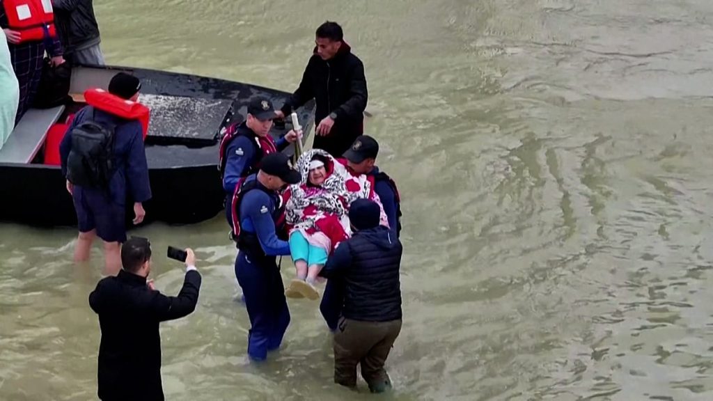 فيديو. الفيضانات الشديدة في شمال المغرب تؤدي إلى نزوح أكثر من 50 ألف شخص 1200x675 cmsv2 7e84ec70 0617 5ef9 bef5 e38a7065de06 9637162