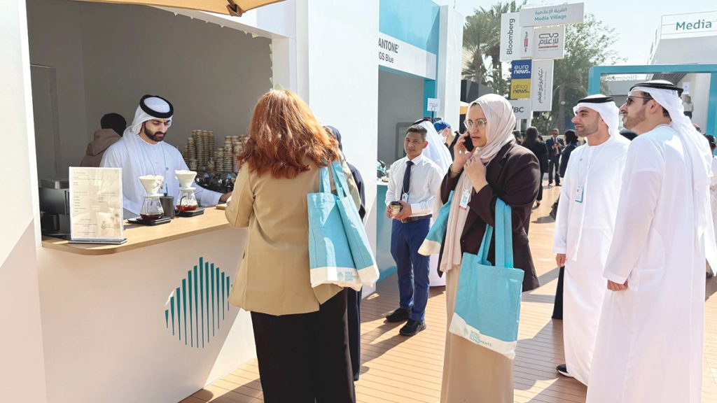 مواطن يُقدّم «عصيدة لاتيه» مجاناً إلى ضيوف «القمة العالمية للحكومات» 1770160117 image