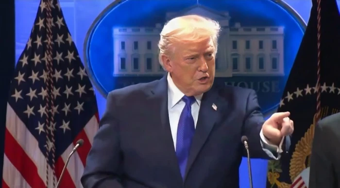 “أخبار مزيفة “…بالفيديو: ترامب يهاجم مراسلة CNN عندما حاولت توجيه سؤالاً خلال مؤتمر صحفي 20260220223014.webp