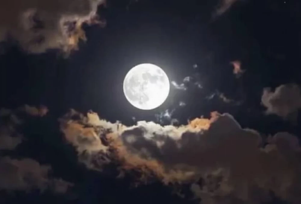 فلكية جدة: في السماء اليوم.. القمر الأحدب يعبر أمام نجم «قلب الأسد» – أخبار السعودية 2656866.webp