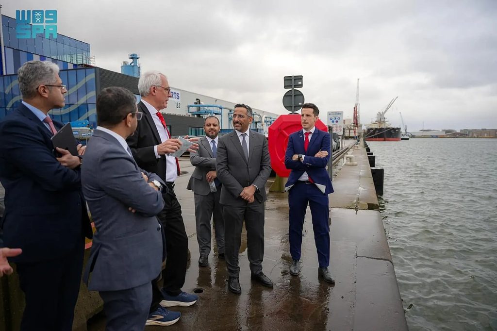 وزير الصناعة يطّلع على الحلول اللوجستية المبتكرة خلال زيارته لميناء «Antwerp-Bruges» في بروكسل ajel2F2026 02 122Foq9r83rf2FsGu4k0561es2Ezd2aHXtP1ZJablE4ZBO4yIATPaH 1.webp