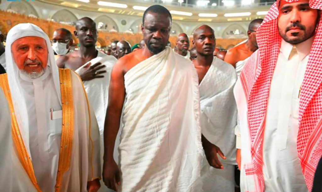 رئيس وزراء السنغال يؤدي مناسك العمرة ajel2F2026 02 152Fwqli41kd2F11