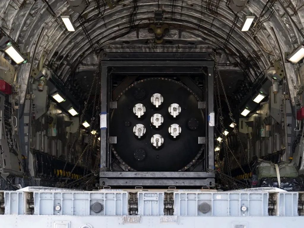 أميركا تجري أول عملية نقل جوي لمفاعل نووي مصغر ajel2F2026 02 162F89mold422Fj6RsNjrnDV1771214482.webp